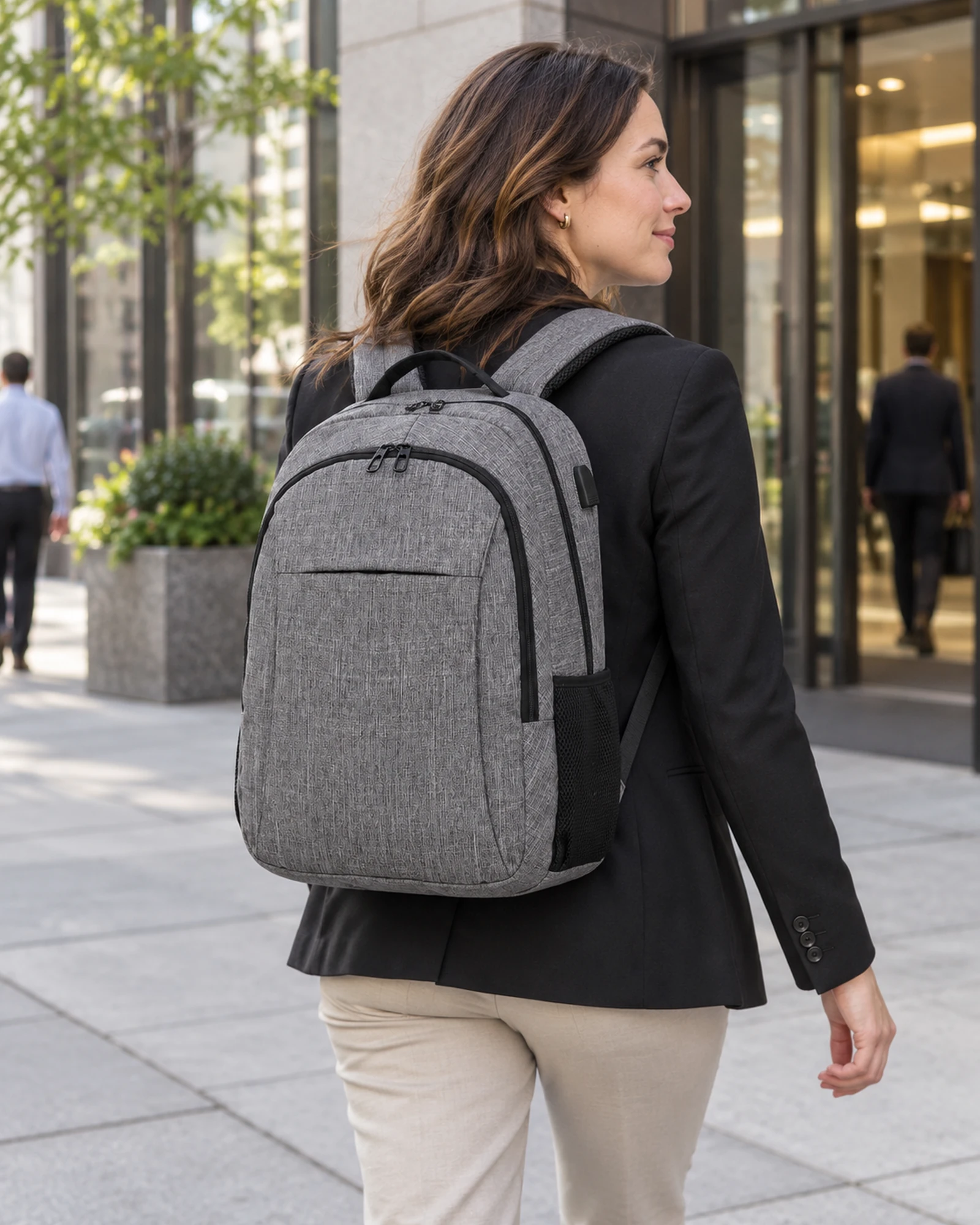 Business commuter wearing the WGX-082 backpack
